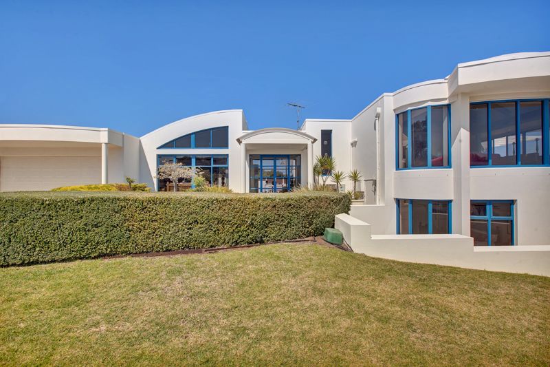 8 Clifftop Crescent, Hallett Cove SA 5158, Image 2