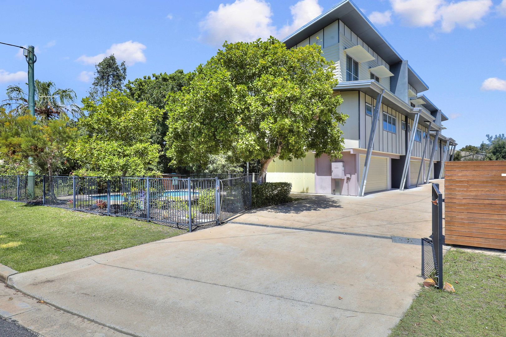 2/1 Hussar Court, Woodgate Property History & Address Research Domain