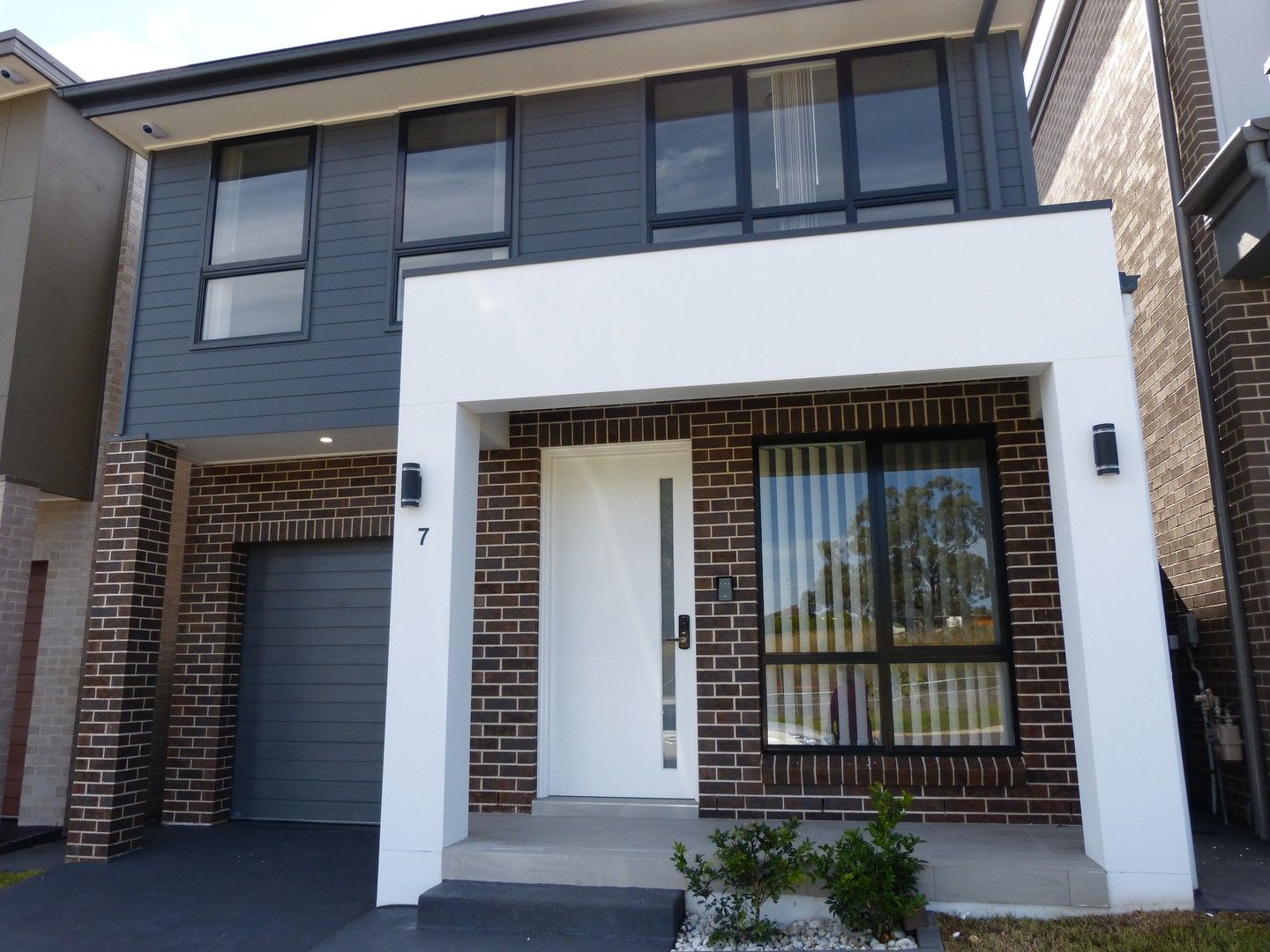 4 bedrooms House in 7 Stoneman Street cnr 16 Clarke Street ROUSE HILL NSW, 2155