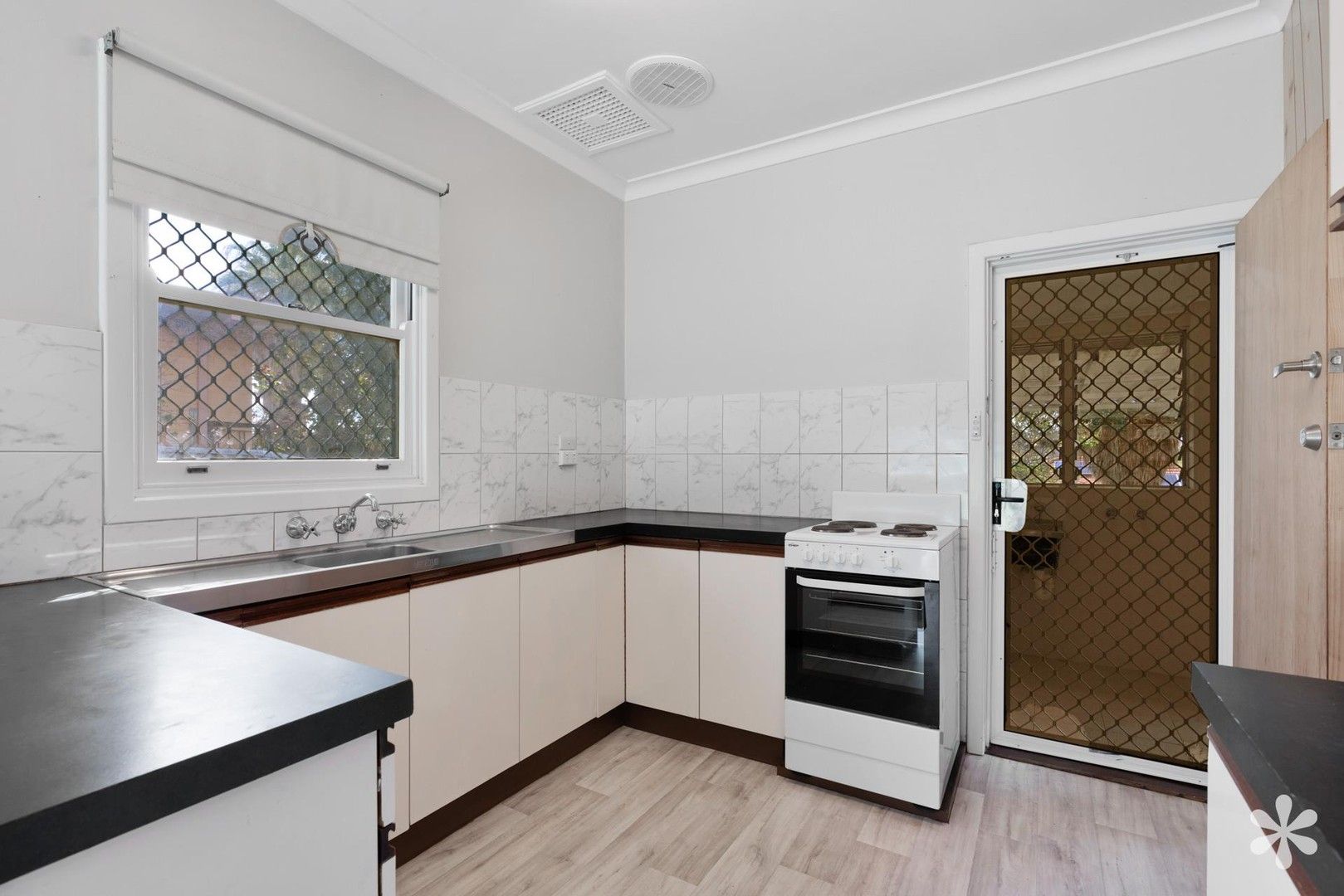 3 bedrooms House in 22 Leece St COOLBELLUP WA, 6163