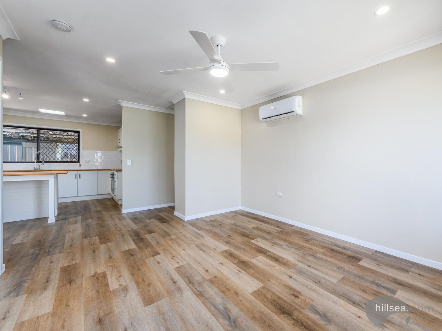 2/219 Central Street, Labrador QLD 4215, Image 2