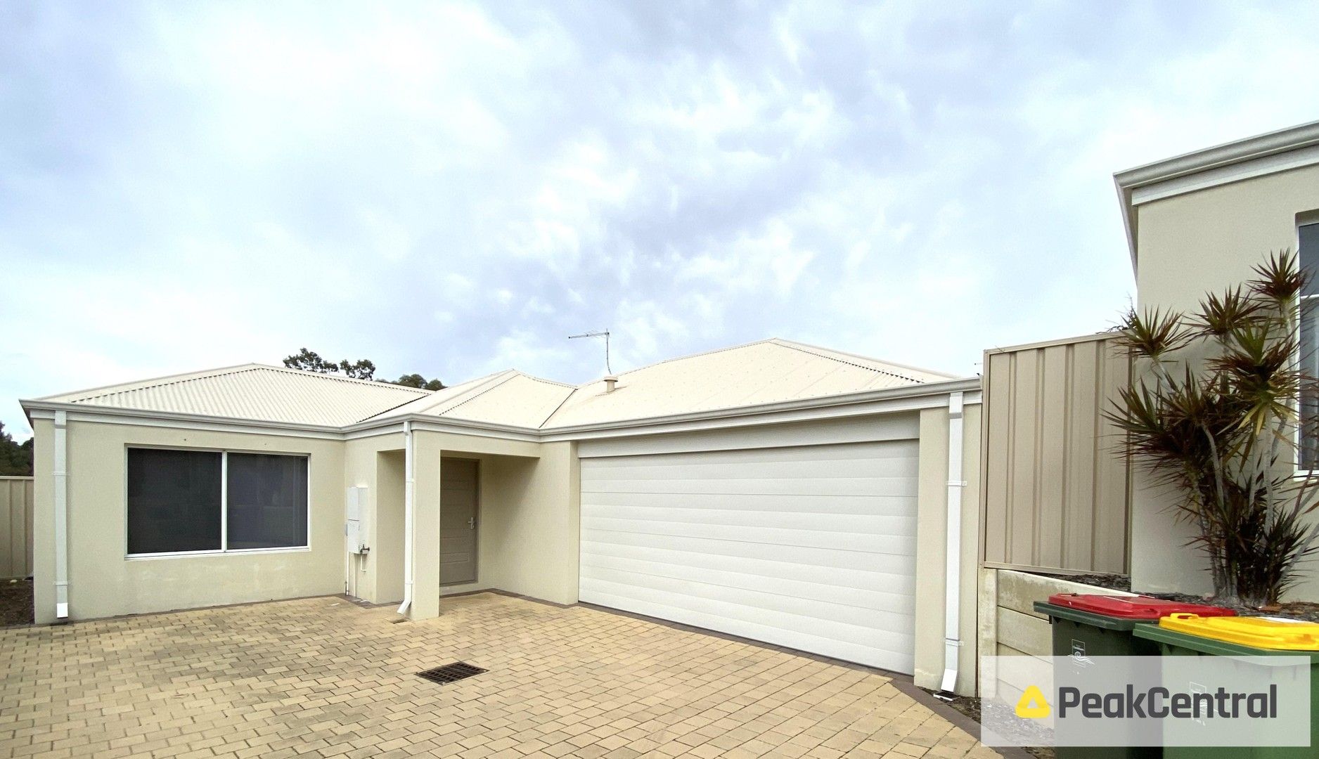 3 bedrooms House in 72C Gerald Street SPEARWOOD WA, 6163