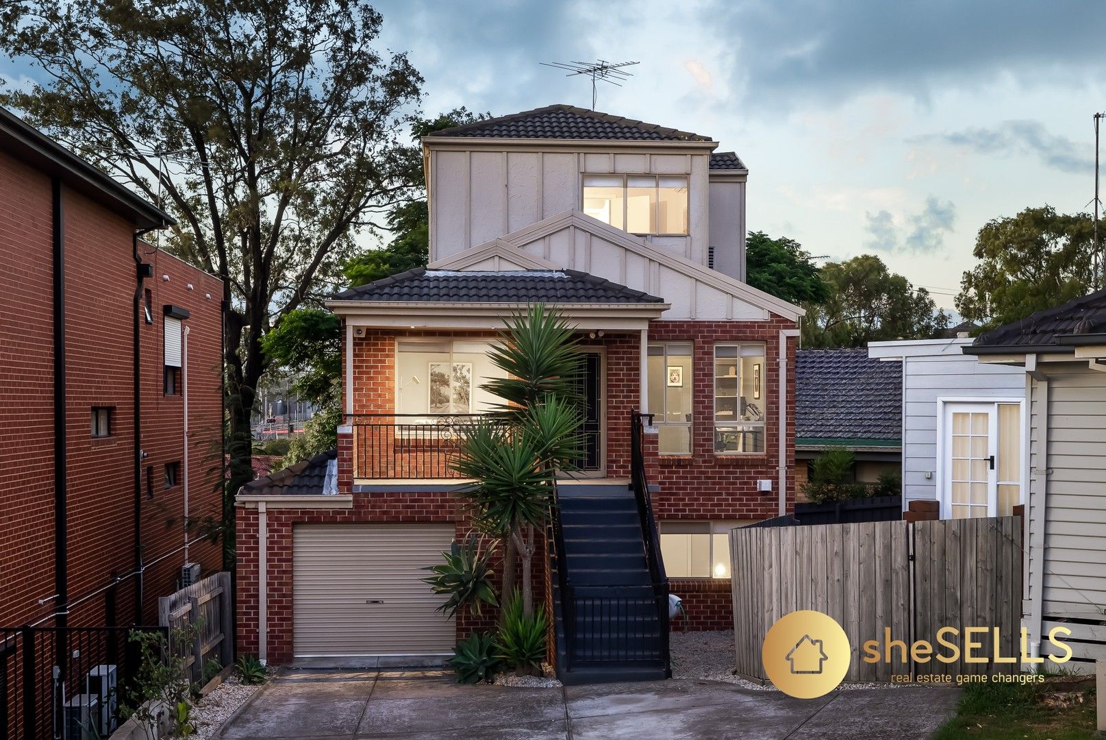 4 bedrooms House in 2/1 Oak Street PASCOE VALE VIC, 3044