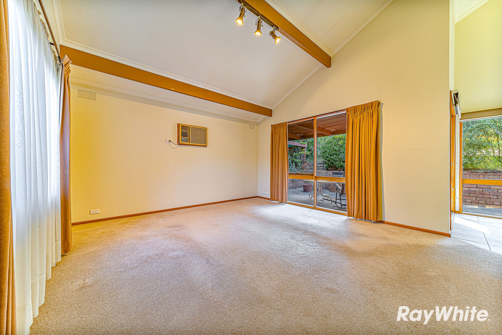 16 Hewitt Avenue, Kennington VIC 3550, Image 2