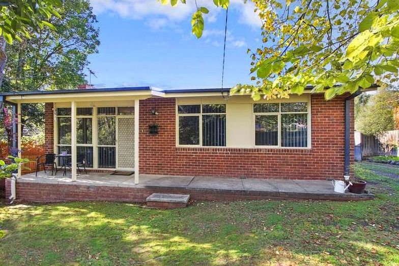 11 Warnes Road, Mitcham VIC 3132, Image 2