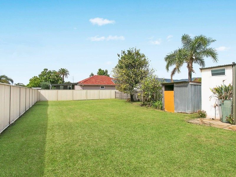 27 Collins Street, CORRIMAL NSW 2518, Image 2