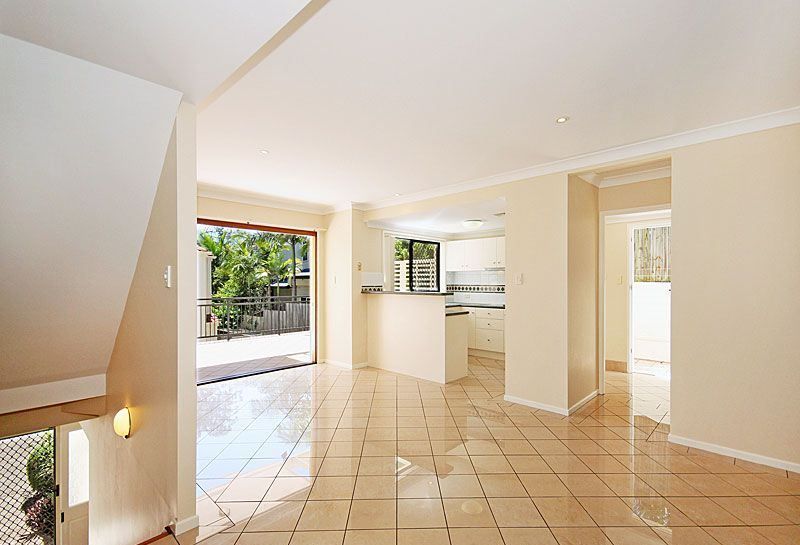 3 bedrooms Townhouse in 4/7 Indooroopilly Road TARINGA QLD, 4068