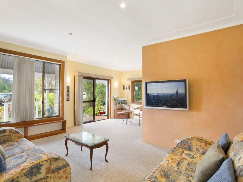 4 Travers Road, CURL CURL NSW 2096, Image 2