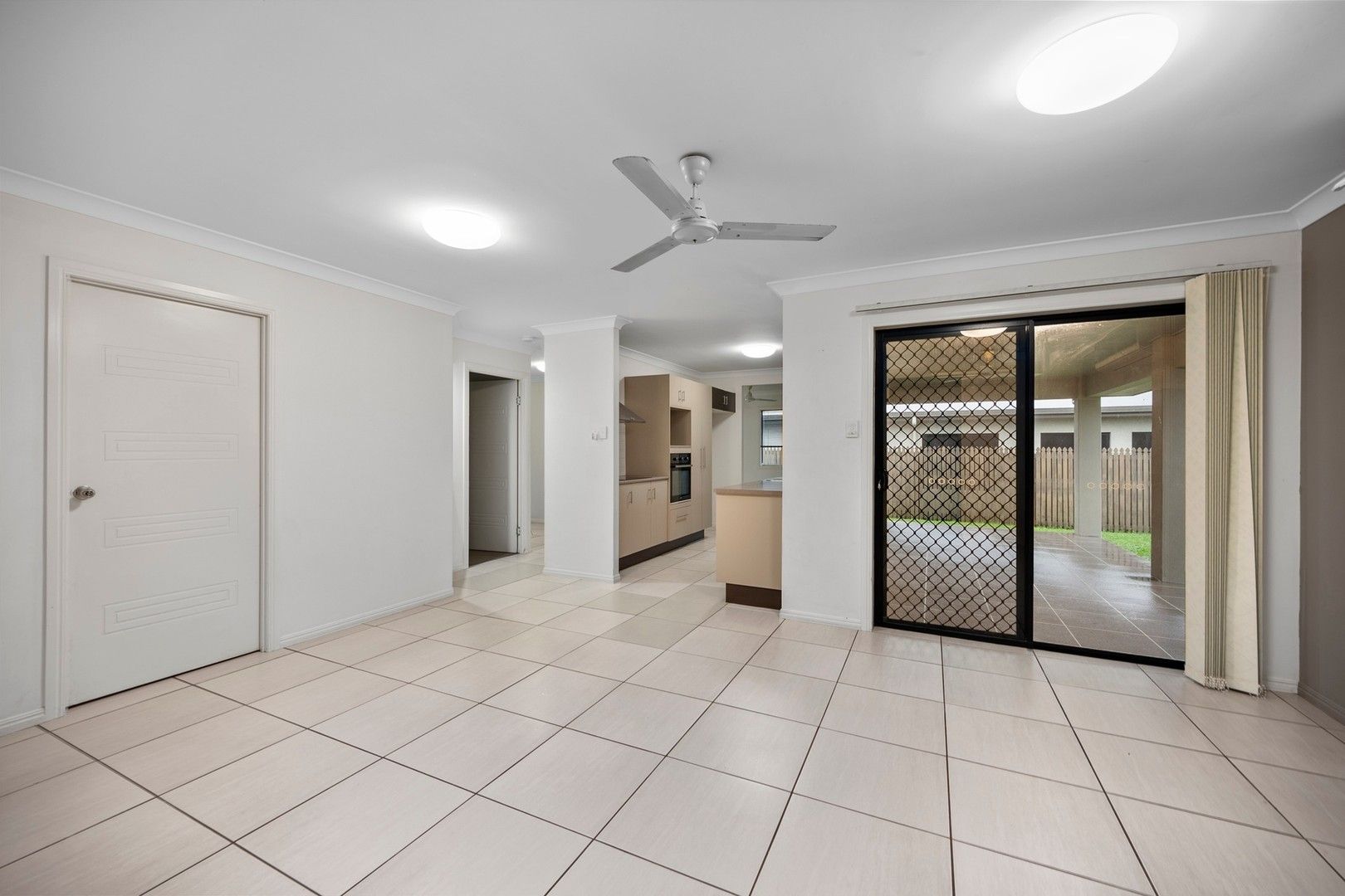 4 bedrooms House in 24 Tahlia Cct MOUNT LOUISA QLD, 4814