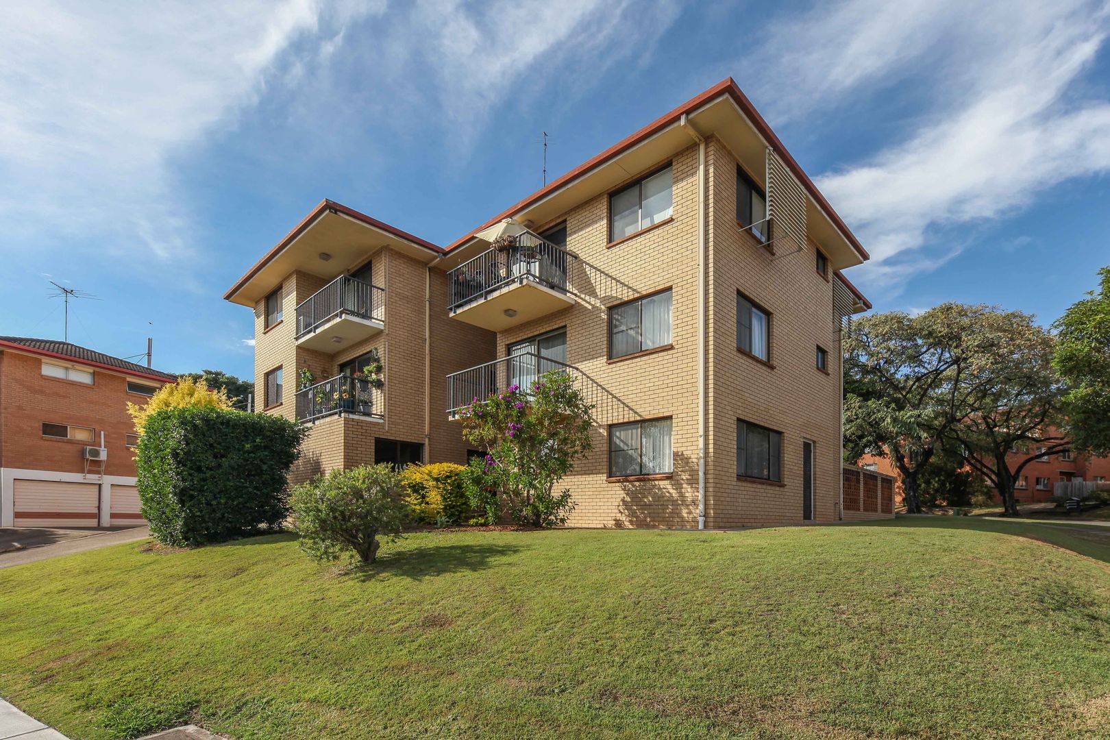 2/2 Raintree Street, Mansfield QLD 4122 Domain