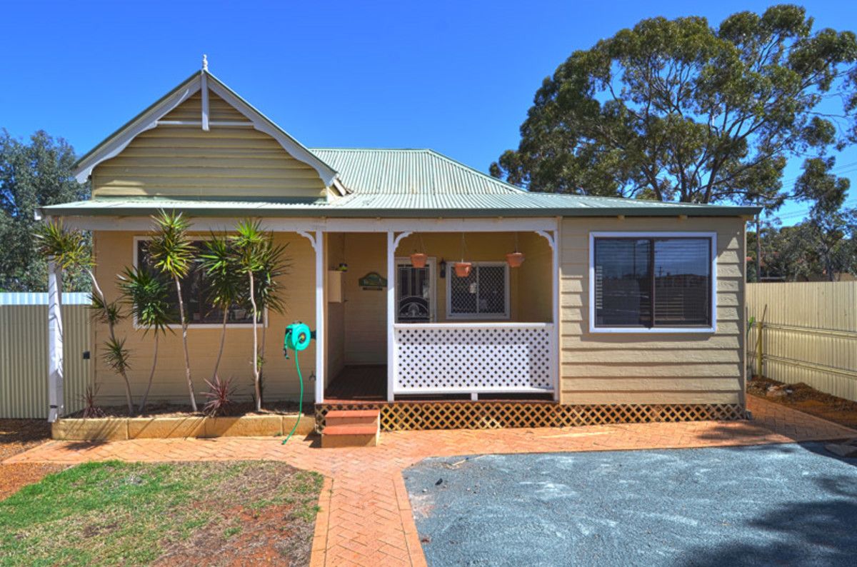 3 bedrooms House in 52 Hanbury Street KALGOORLIE WA, 6430