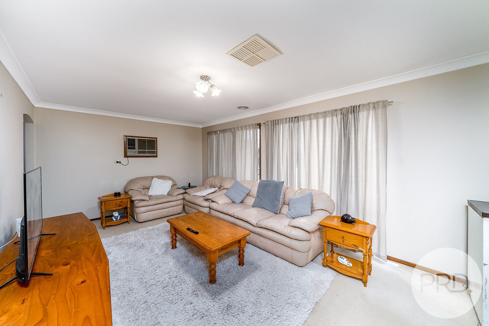 11 Bamarook Crescent, Glenfield Park NSW 2650, Image 2