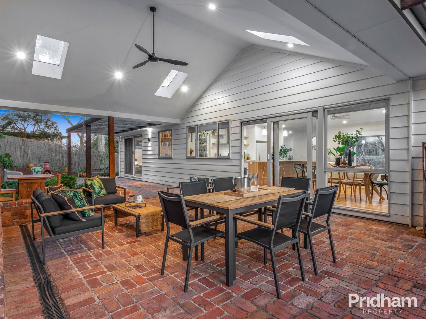 5 bedrooms House in 121 Mount Pleasant Road ELTHAM VIC, 3095
