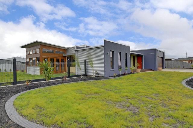 14 Cobon Court, Morwell VIC 3840