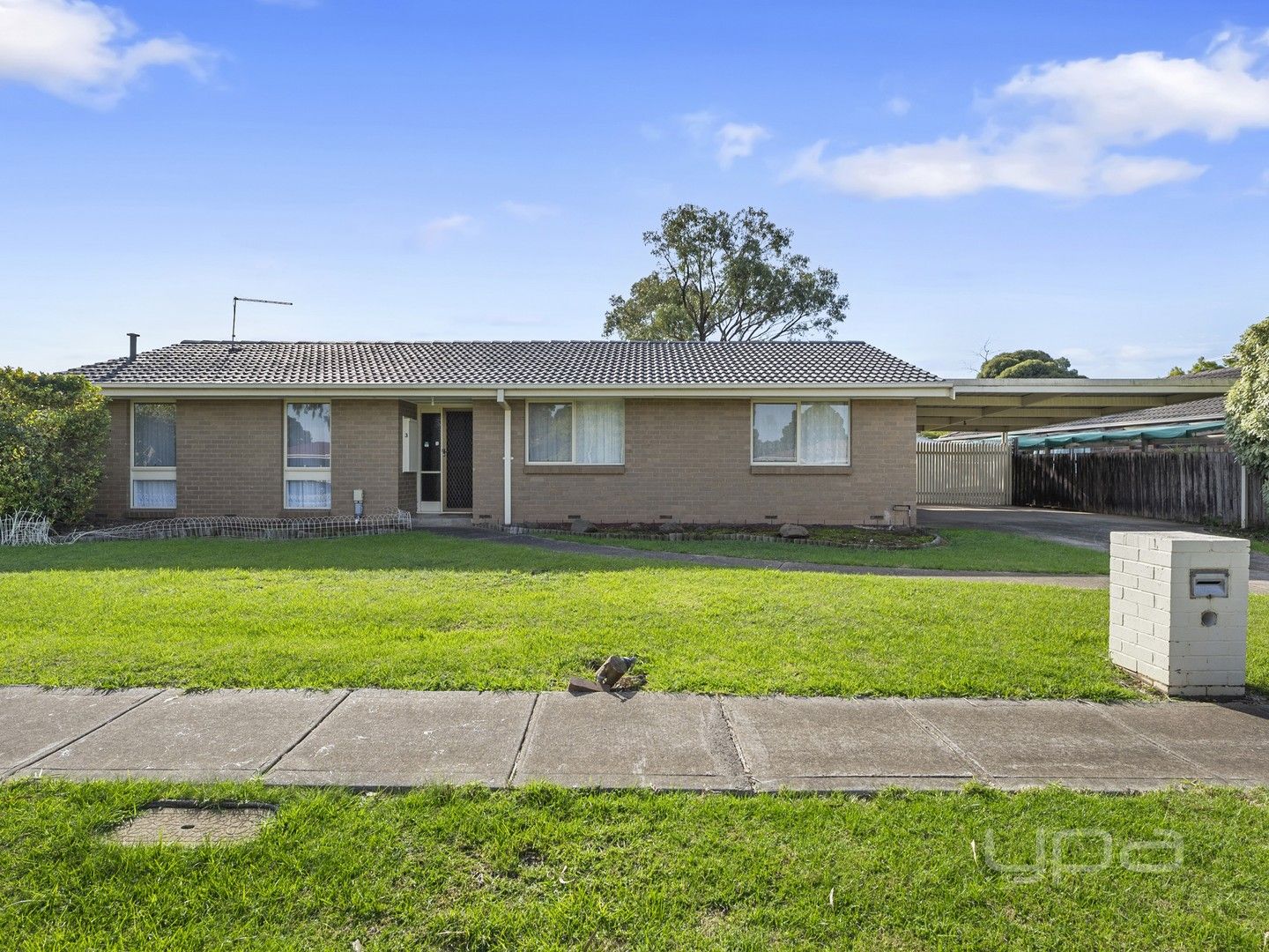 3 bedrooms House in 3 Empress Way MELTON WEST VIC, 3337