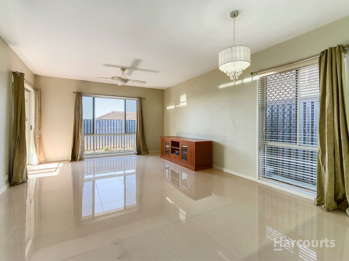 27 Merimbula Crescent, Fitzgibbon QLD 4018, Image 2