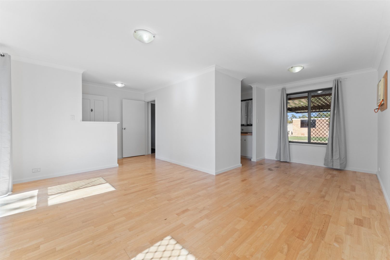 72 Cambridge Crescent, Cooloongup WA 6168, Image 1