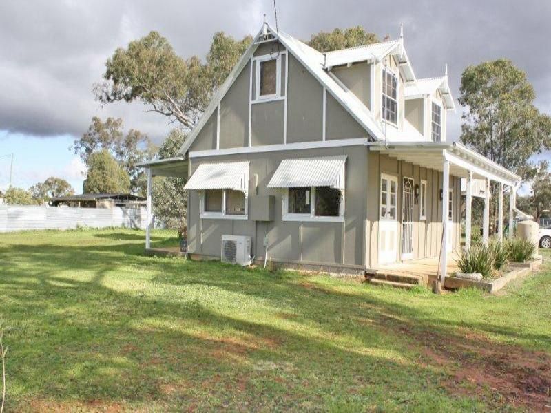 3 bedrooms House in 29-31 Broad Street OLD JUNEE NSW, 2652