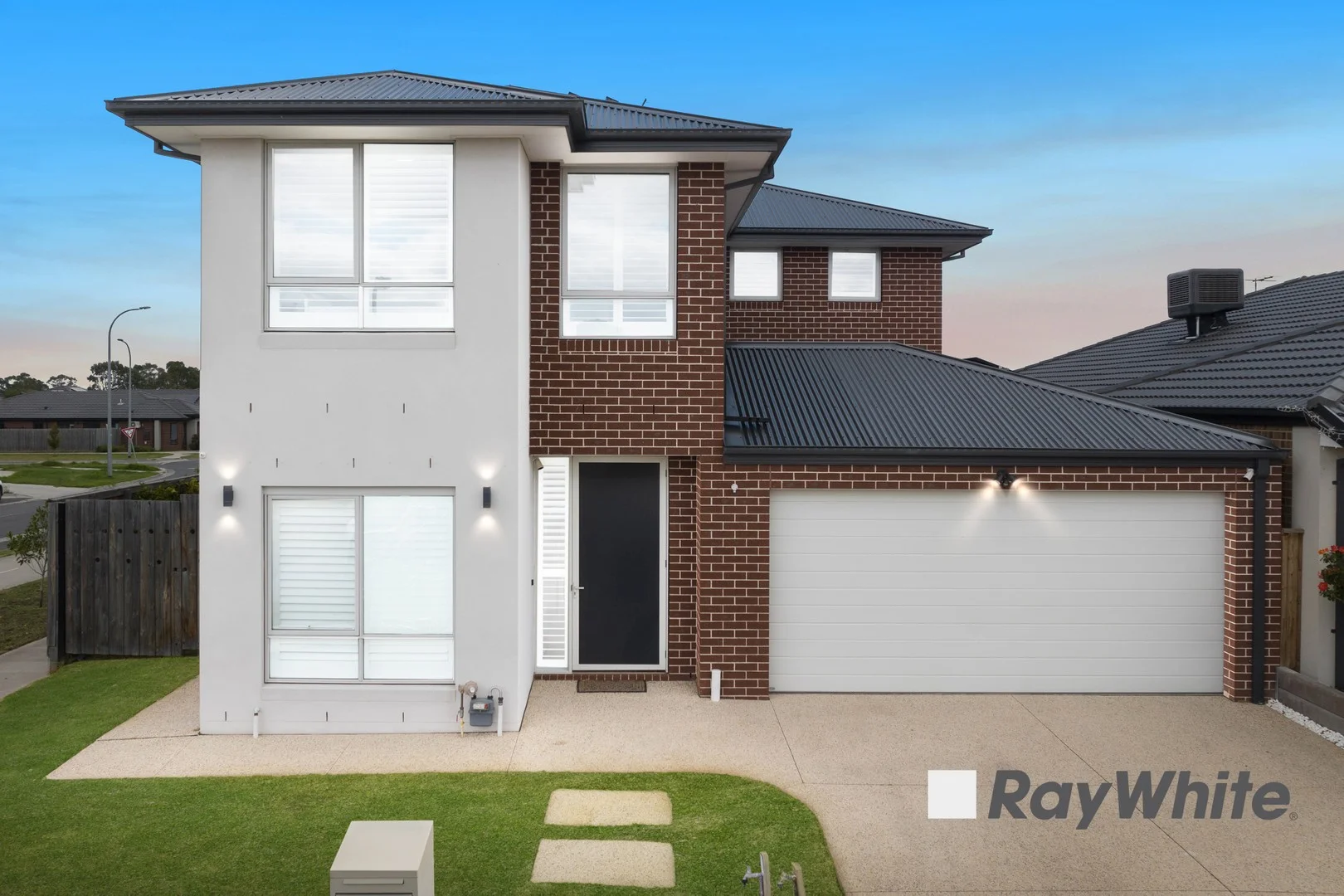 1 Sunstone Street, Cranbourne East VIC 3977