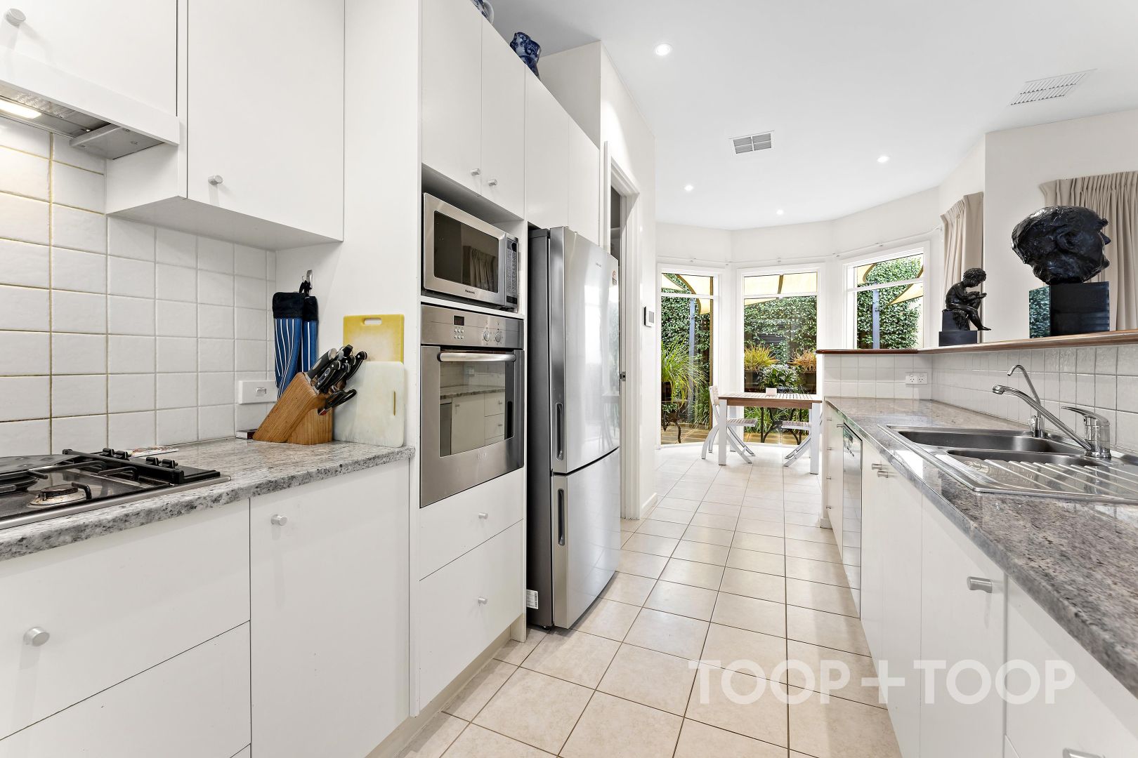 1/15 L'Estrange Street, Glenside SA 5065, Image 2