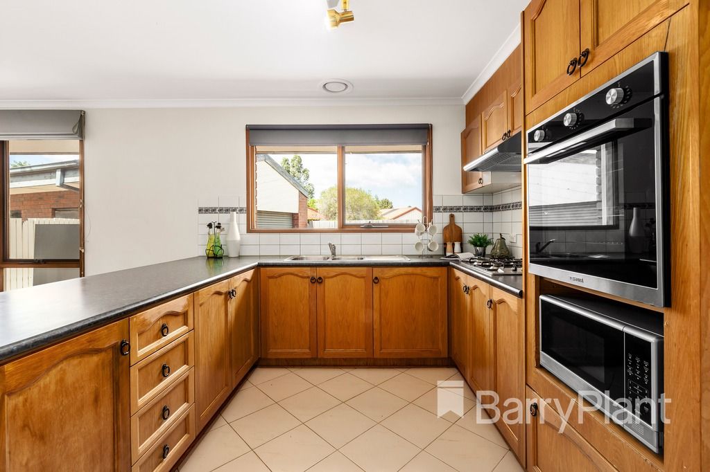 9 Clayton Court, Mill Park VIC 3082, Image 2