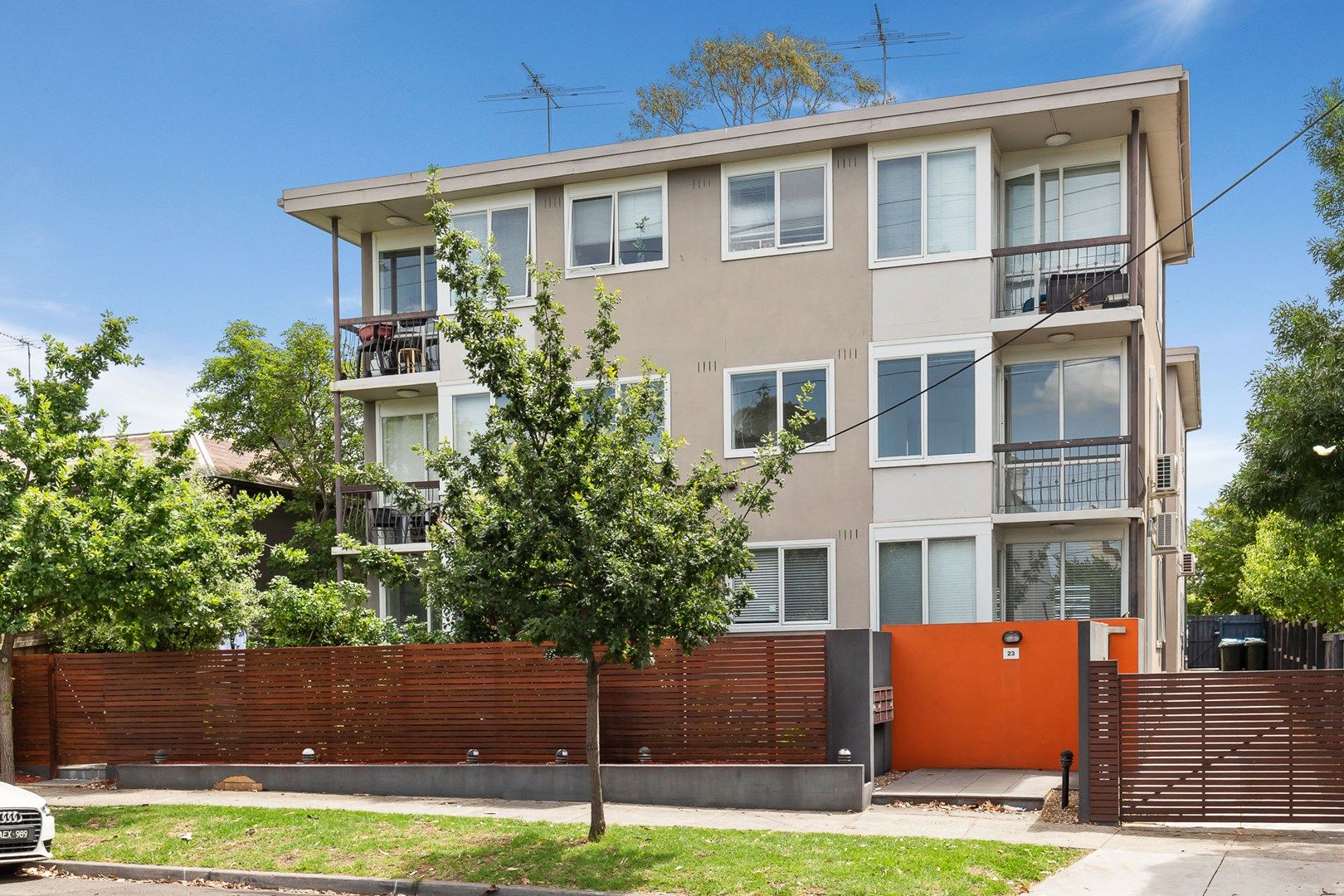 2 bedrooms Apartment / Unit / Flat in 10/23 Kooyong Road ARMADALE VIC, 3143