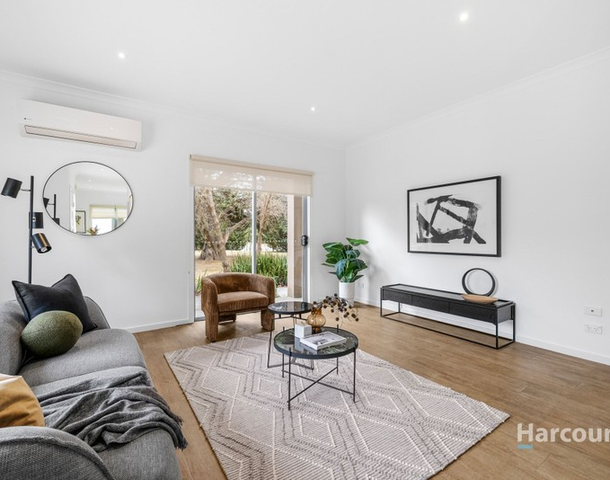 1 Kai Close, Caroline Springs VIC 3023