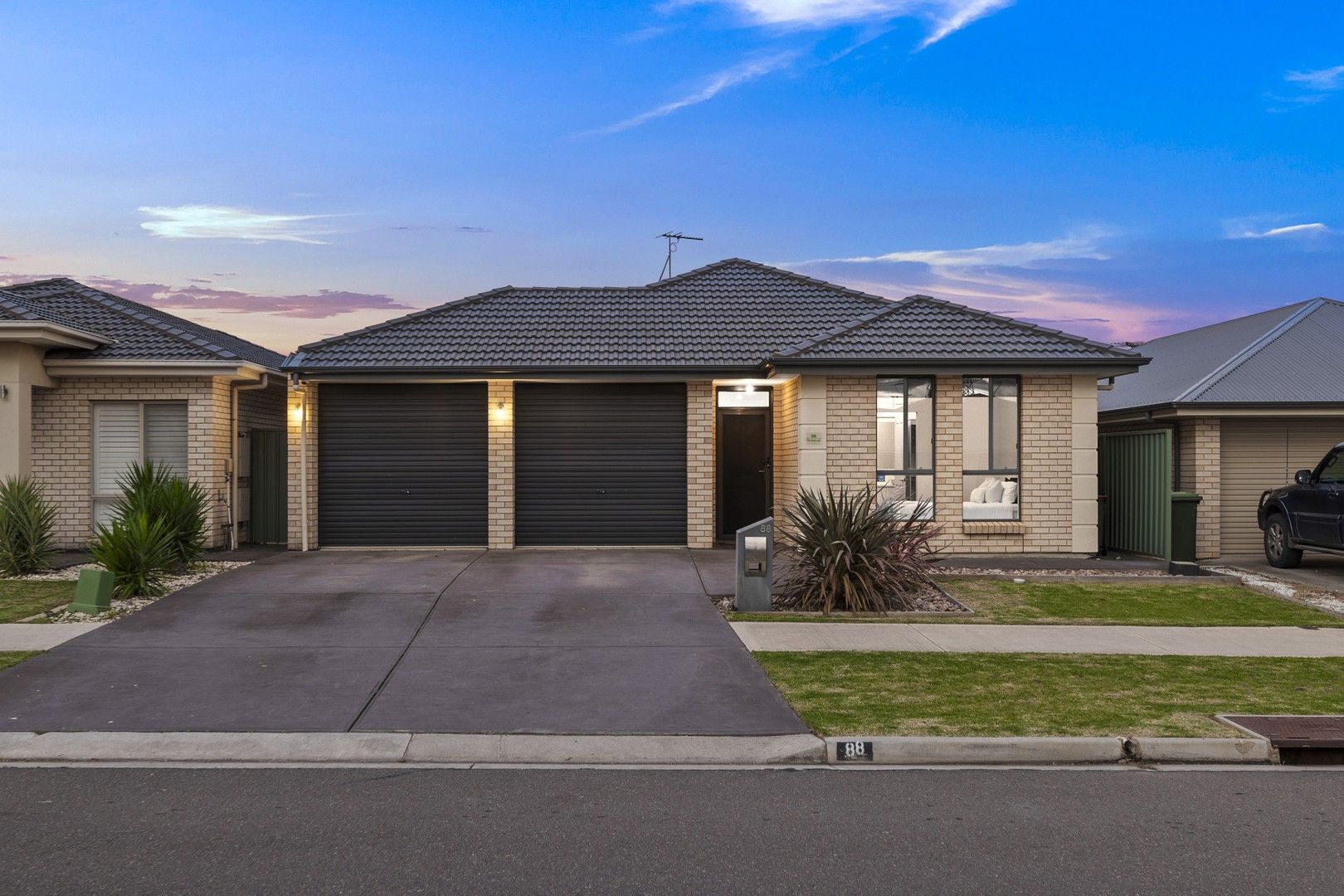 4 bedrooms House in 88 The Boulevard PARAFIELD GARDENS SA, 5107