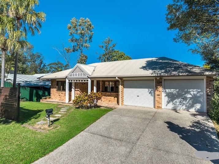 4 bedrooms House in 62 Bielby Road KENMORE HILLS QLD, 4069