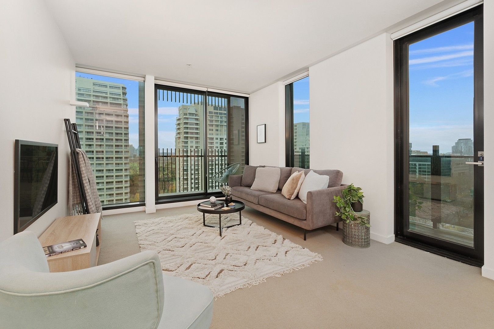 2 bedrooms Apartment / Unit / Flat in 902/470 St Kilda Road MELBOURNE VIC, 3004