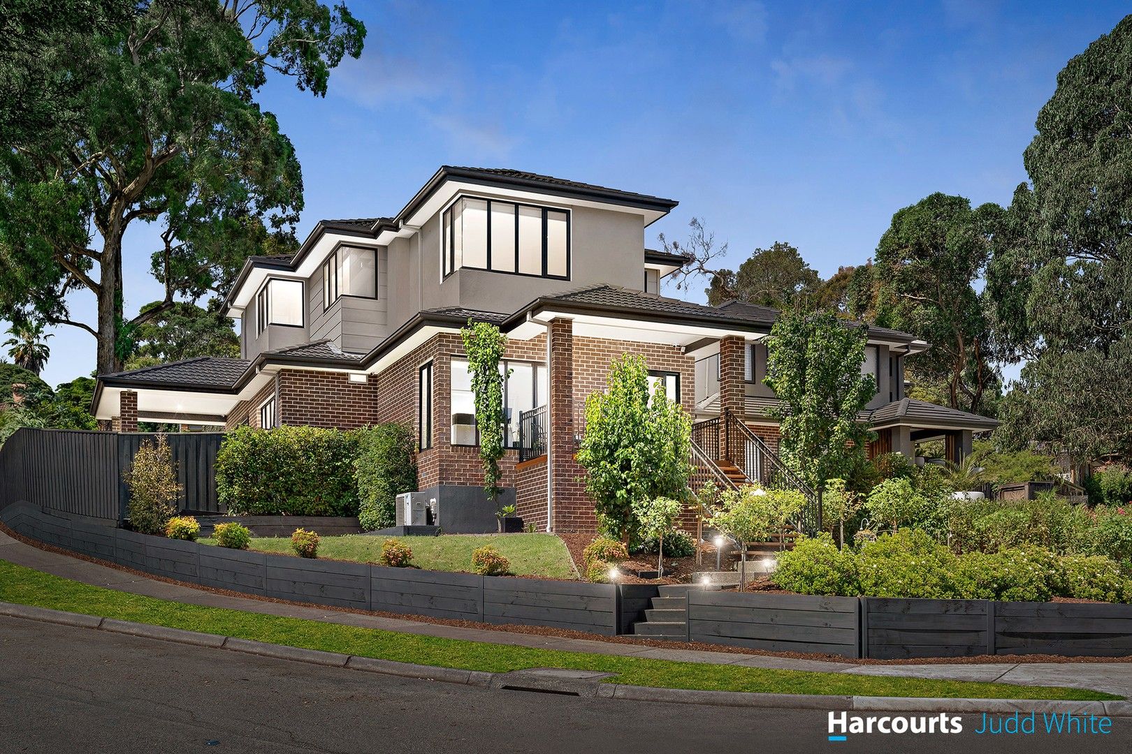 5 bedrooms House in 9 Bushland Court WHEELERS HILL VIC, 3150