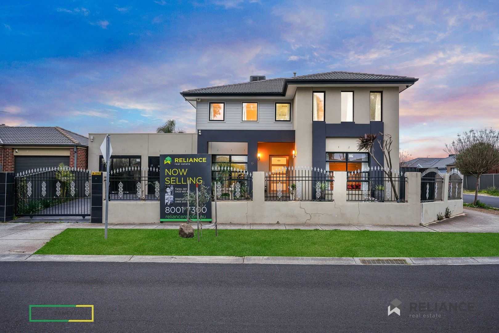 5 bedrooms House in 15 Arrowhead Street MANOR LAKES VIC, 3024