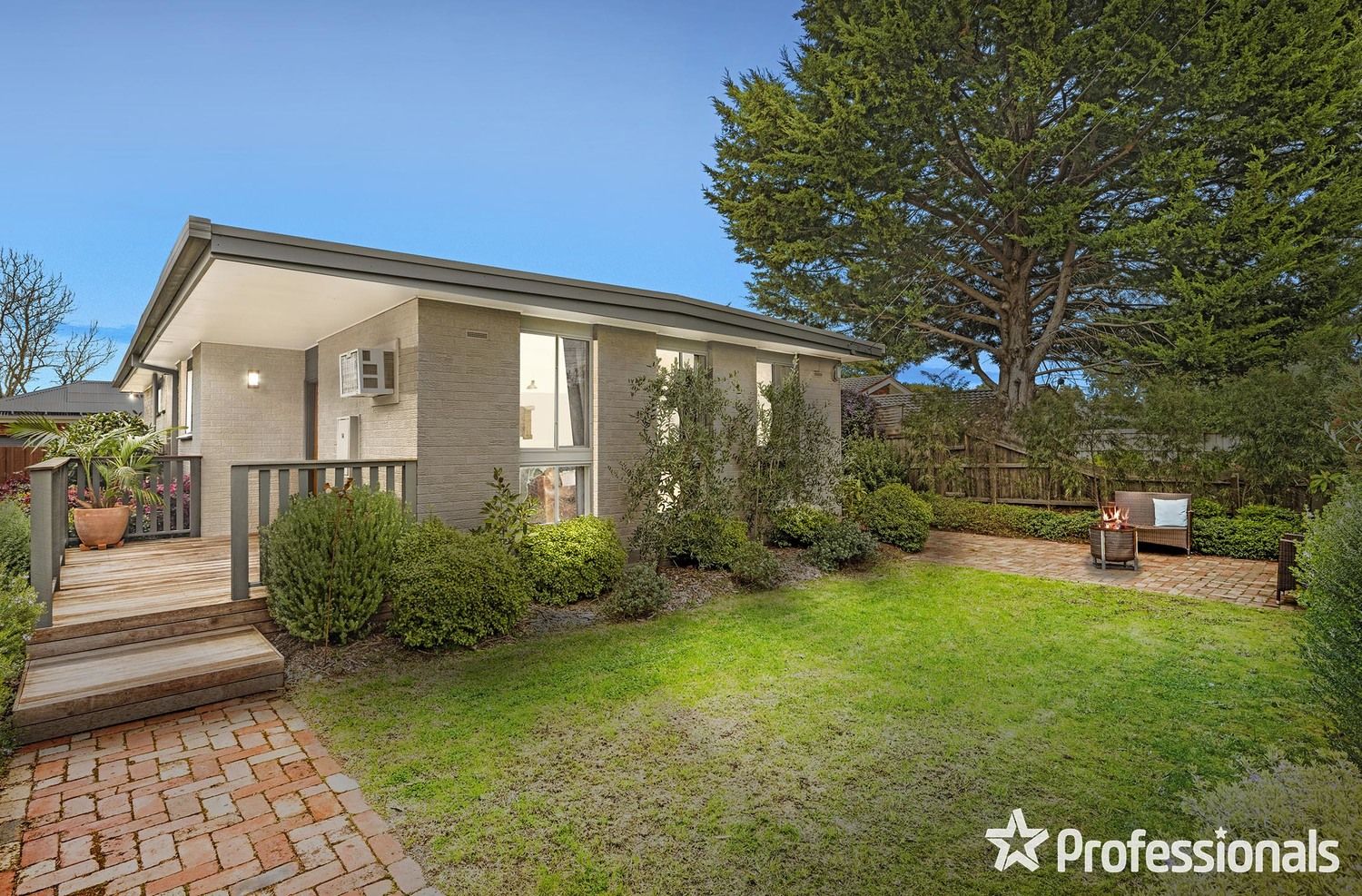 3 bedrooms House in 14 Highpoint Avenue MOOROOLBARK VIC, 3138