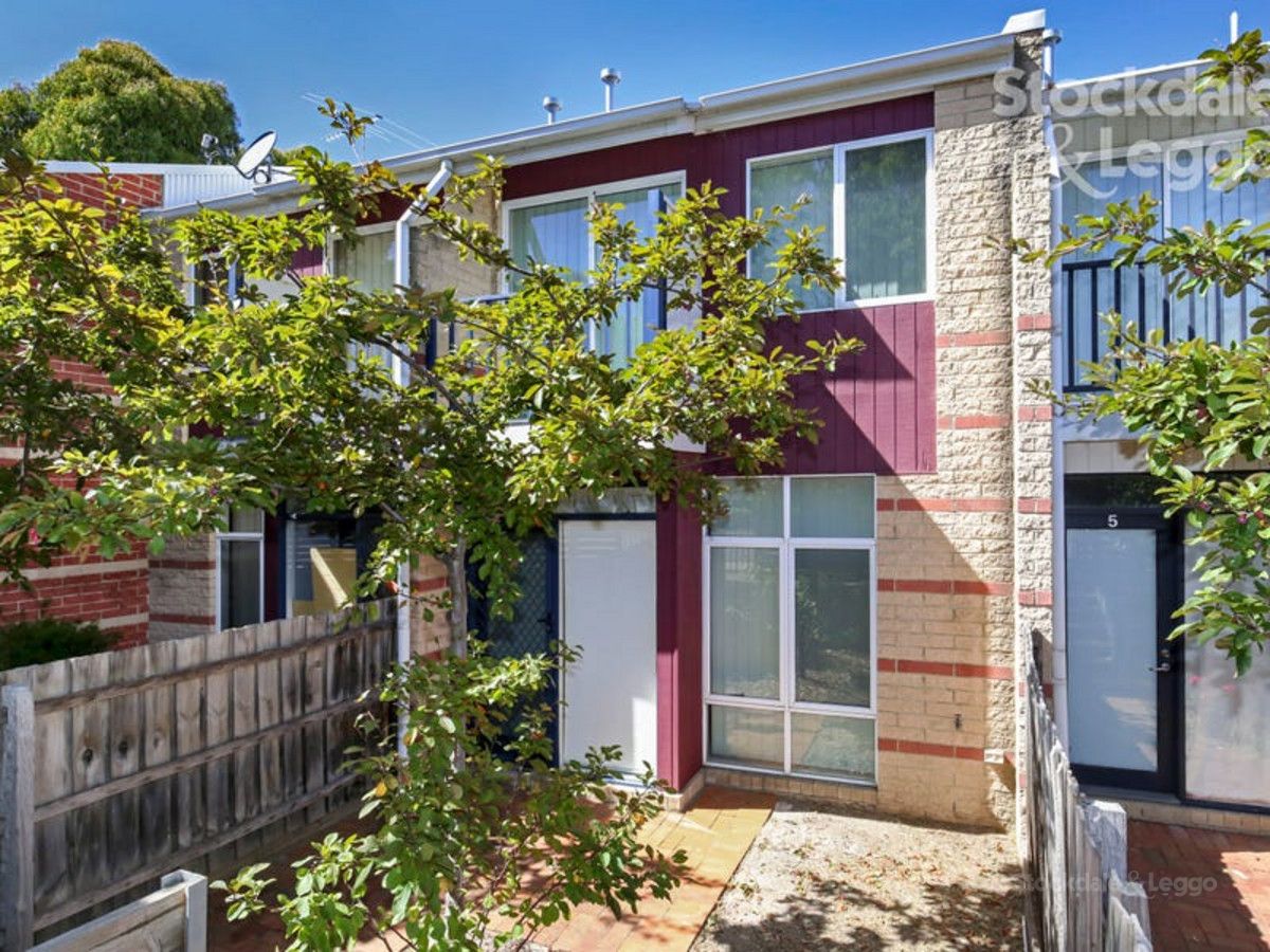 2 bedrooms Apartment / Unit / Flat in 4/121 Grange Boulevard BUNDOORA VIC, 3083