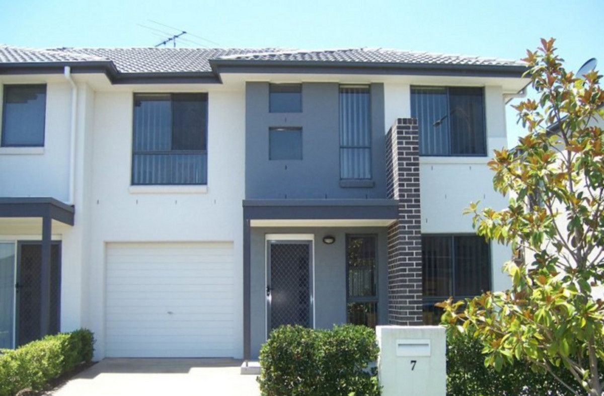 3 bedrooms Duplex in 7 Maran Street SPRING FARM NSW, 2570