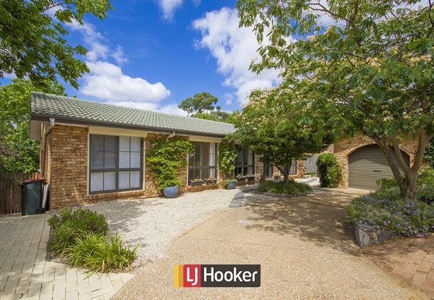 5 Hooke Place, Charnwood ACT 2615