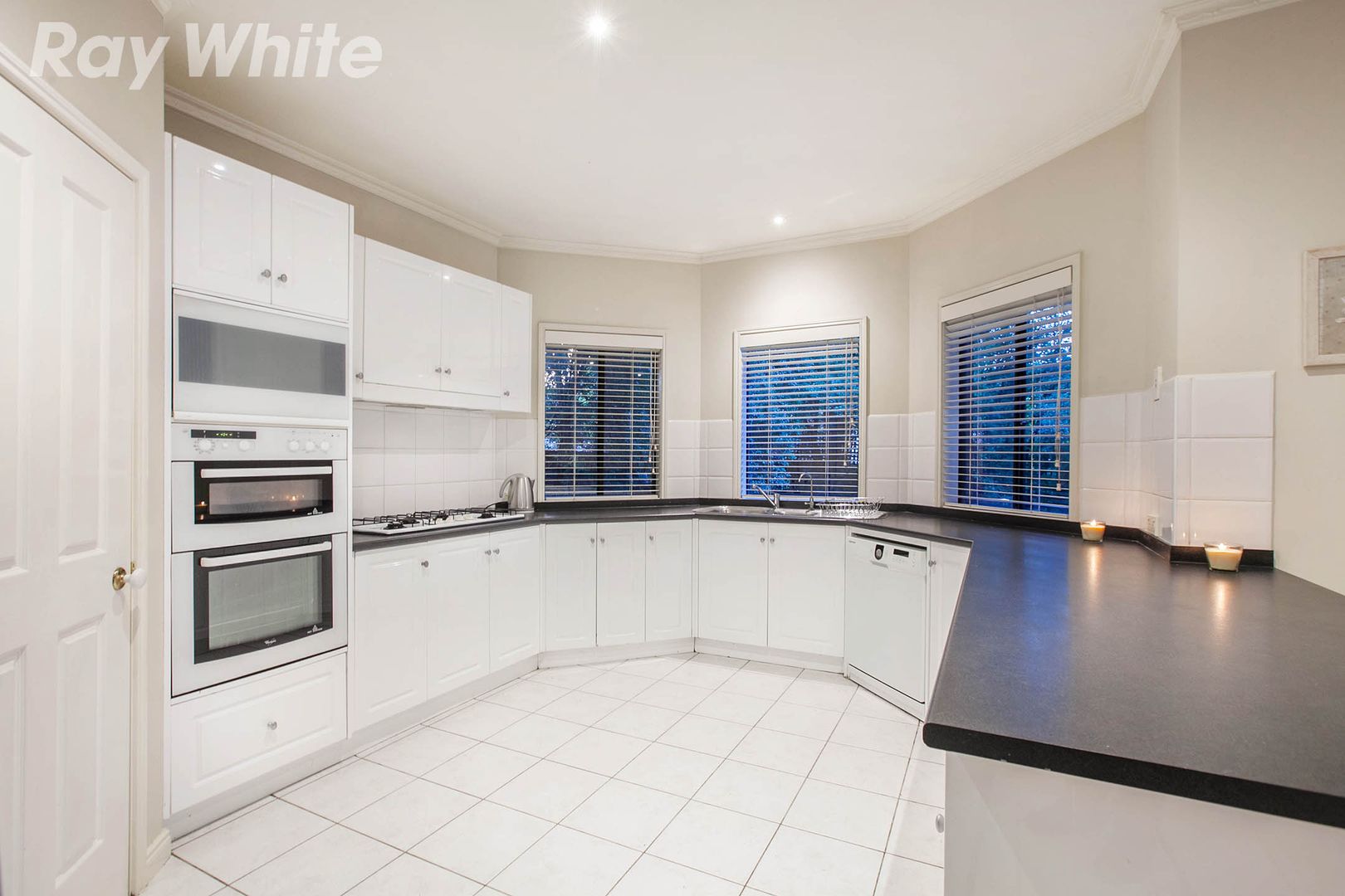 7 Isabelle Court, Mill Park VIC 3082, Image 1