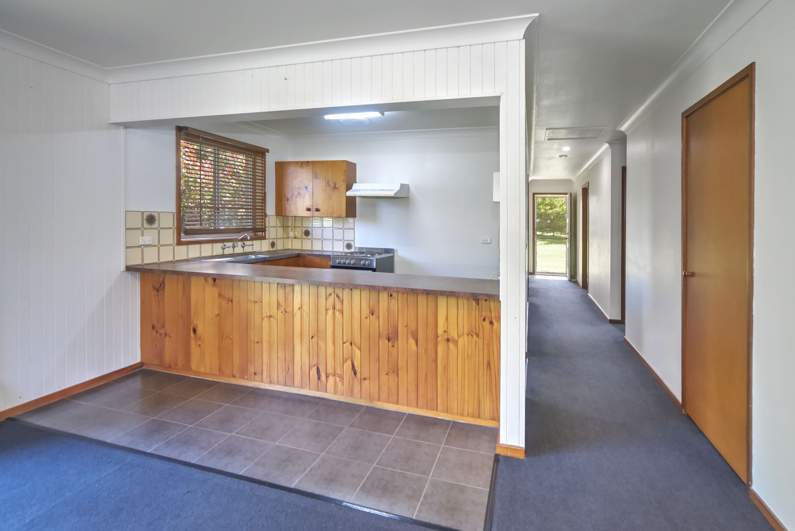 41 Yeovil Drive, Bomaderry NSW 2541, Image 2