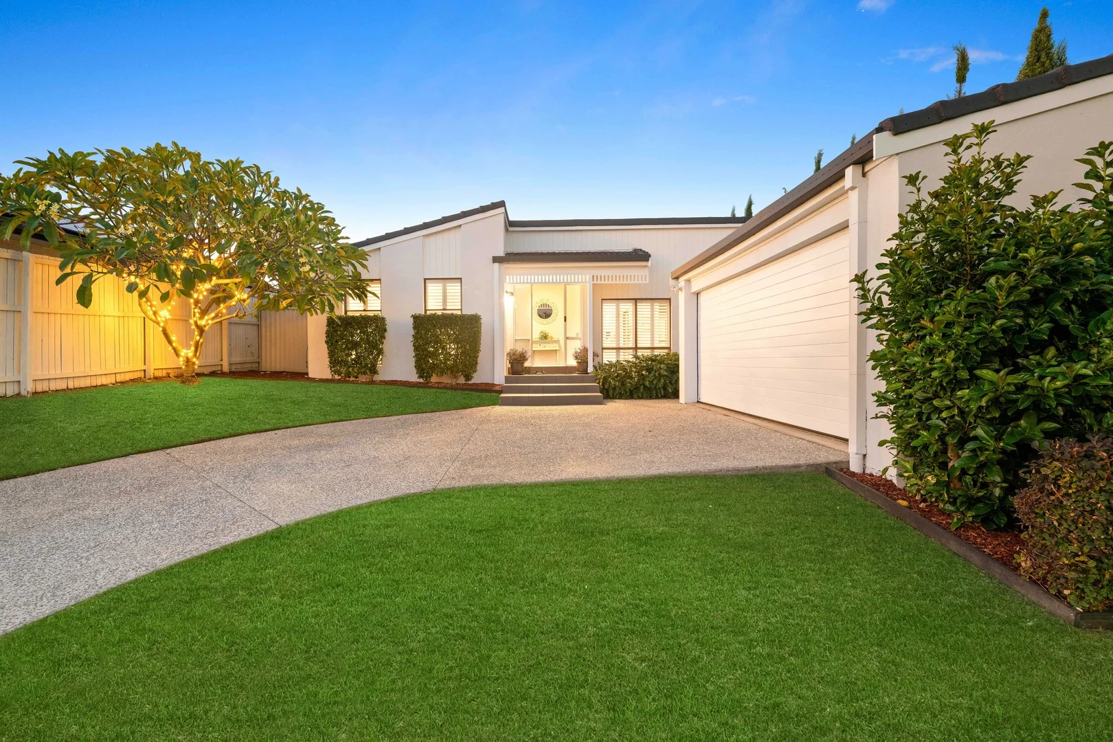 11 Dunbarton Avenue, Sorrento QLD 4217