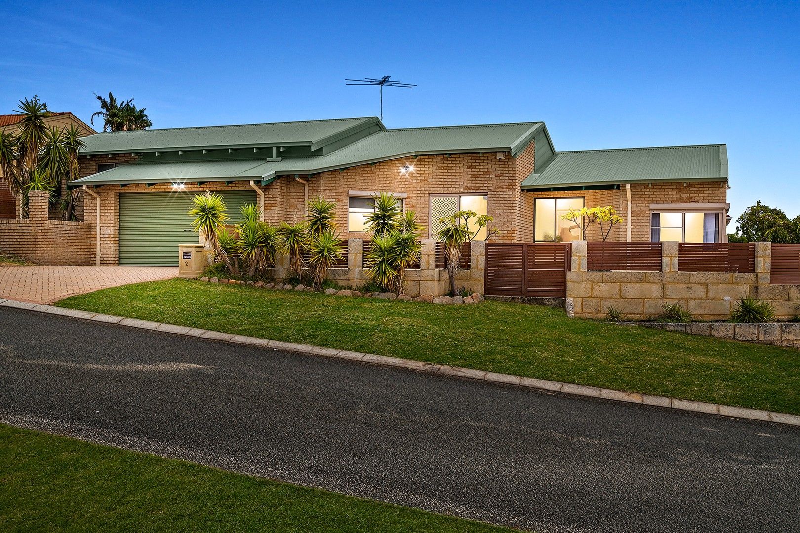 2 Bascombe Rise, Hillarys WA 6025, Image 0