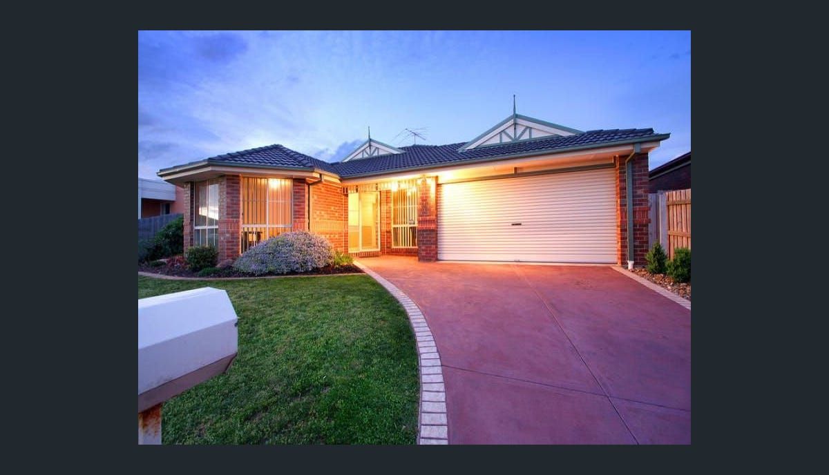 4 bedrooms House in 17 Longwood Drive MORNINGTON VIC, 3931