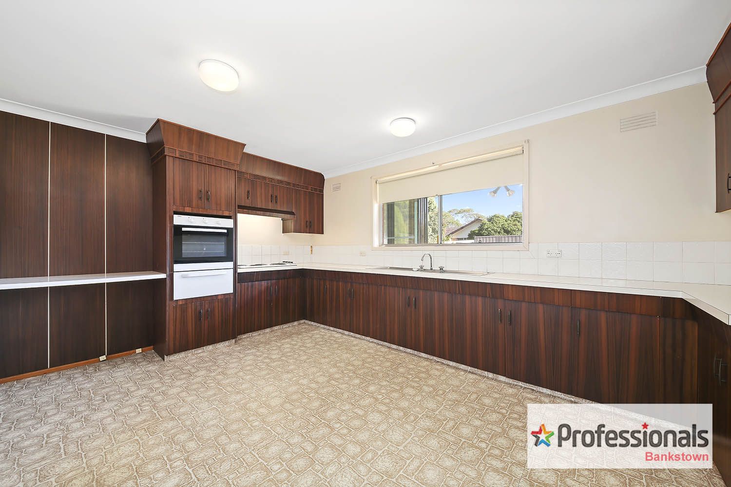 18 Suncroft Avenue, Georges Hall NSW 2198, Image 2