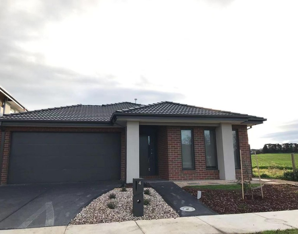 4 Greenwich Drive, Berwick VIC 3806