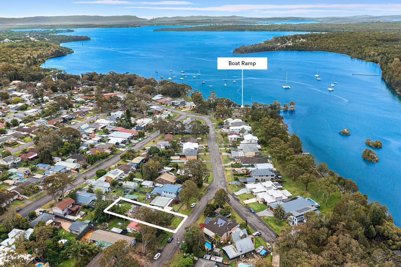 9 Elsinore Avenue, Chain Valley Bay Property History & Address