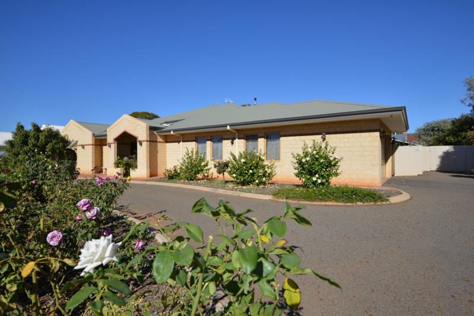 4 Longmore Parade, Broadwood WA 6430