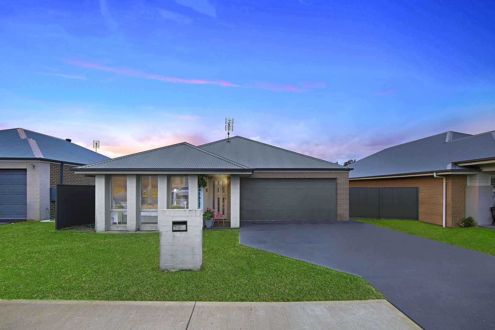 4 bedrooms House in 10 Fairmont Boulevarde HAMLYN TERRACE NSW, 2259