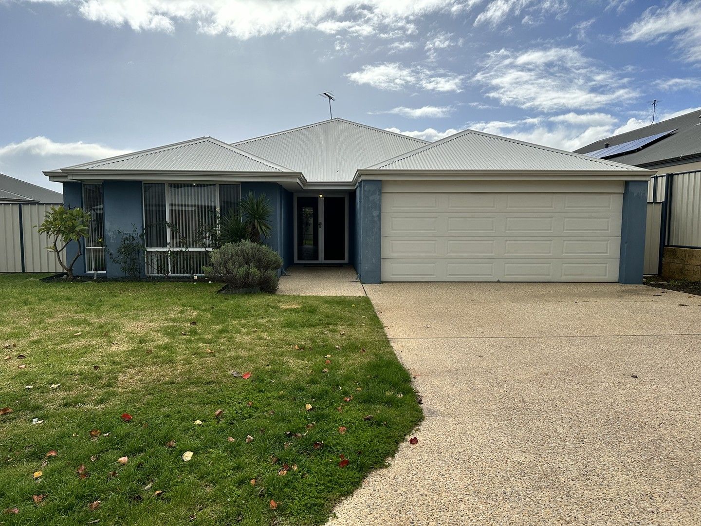 4 bedrooms House in 17 Glendale Street MEADOW SPRINGS WA, 6210