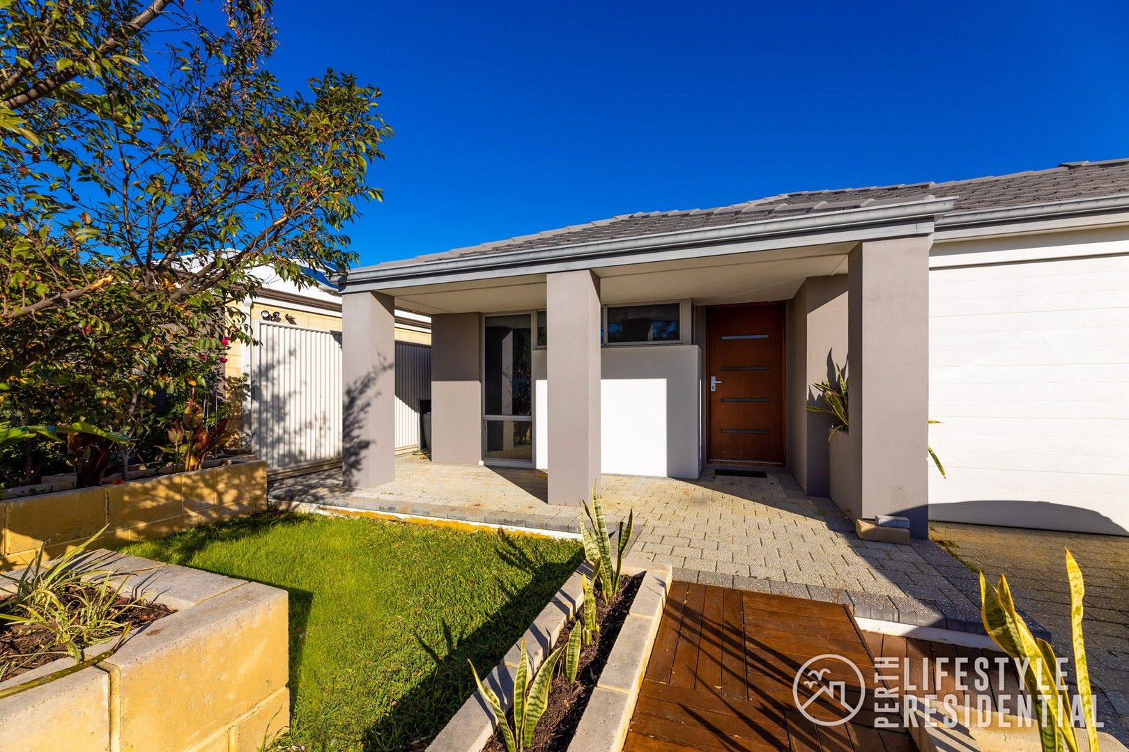 4 bedrooms House in 21 Malleefowl Way ALKIMOS WA, 6038