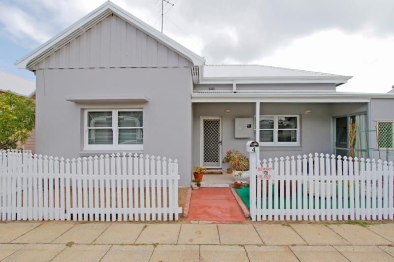 2 bedrooms House in 4 Corkhill Street NORTH FREMANTLE WA, 6159