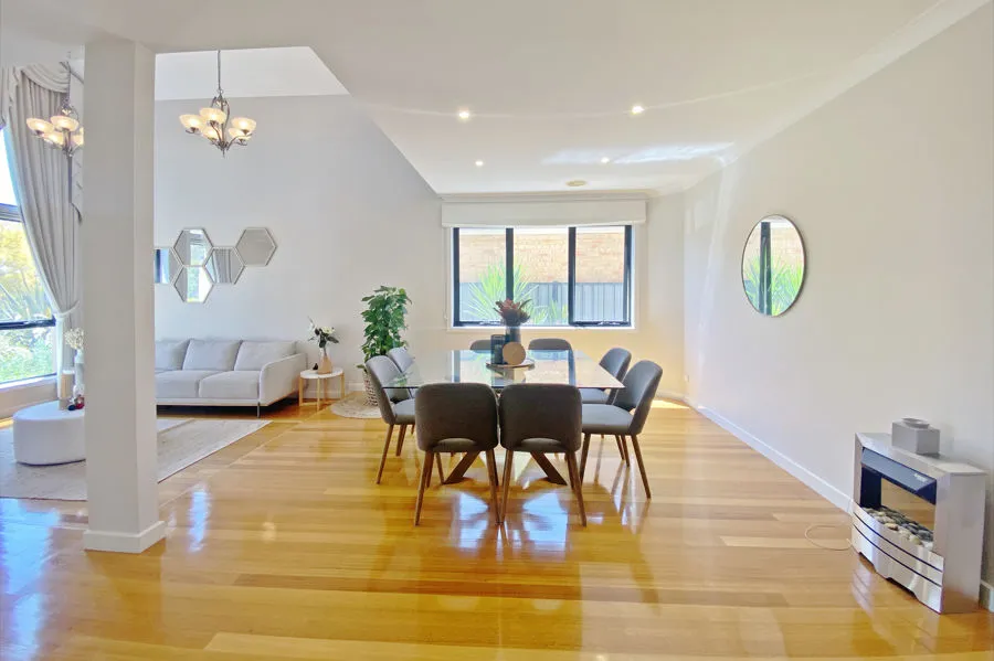 Sophistication, Style and Location ** Furnished 4 Bedroom Home with swiming pool - Widok 5